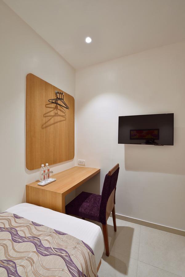 Hotel Leafio-Near Airport Mumbai Bagian luar foto