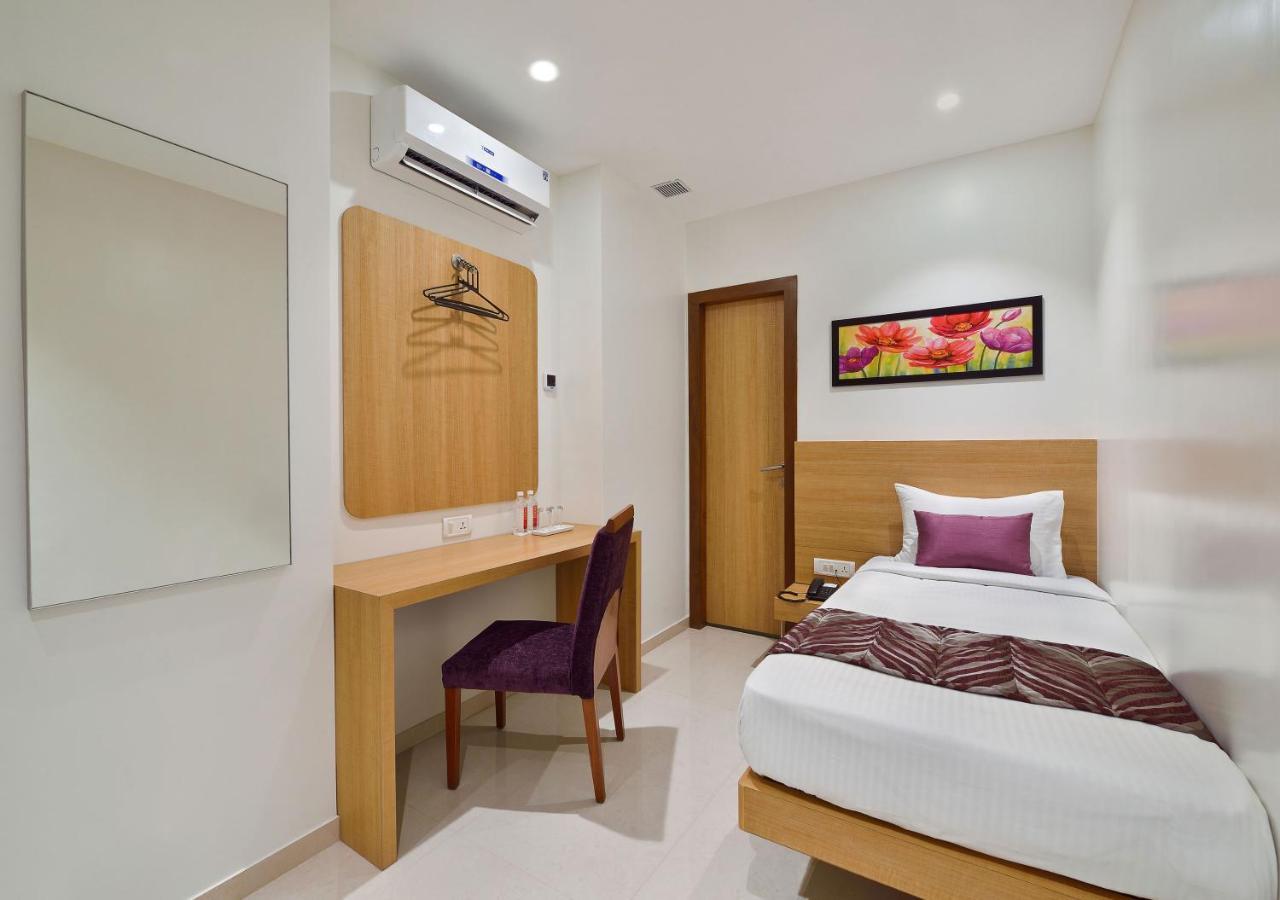 Hotel Leafio-Near Airport Mumbai Bagian luar foto