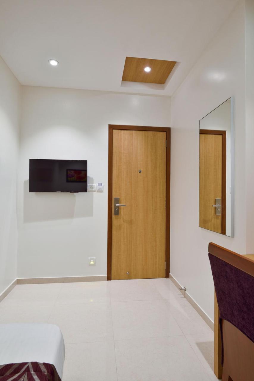 Hotel Leafio-Near Airport Mumbai Bagian luar foto